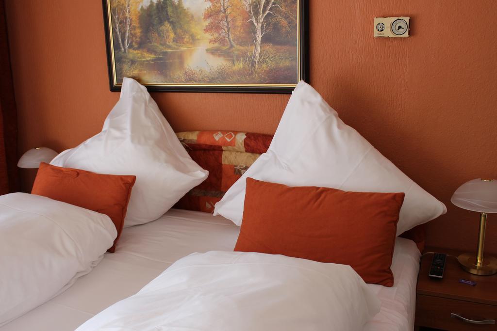 Legend Hotel Biebesheim am Rhein Ruang foto