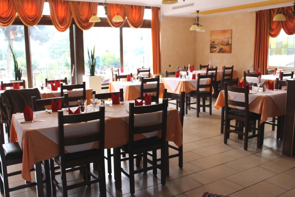 Legend Hotel Biebesheim am Rhein Bagian luar foto
