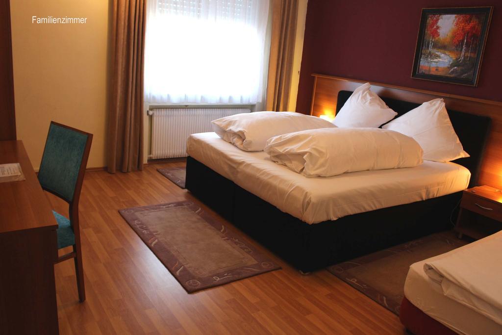 Legend Hotel Biebesheim am Rhein Ruang foto