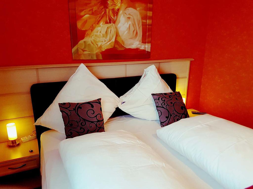 Legend Hotel Biebesheim am Rhein Bagian luar foto