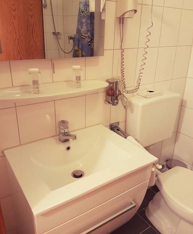 Legend Hotel Biebesheim am Rhein Bagian luar foto