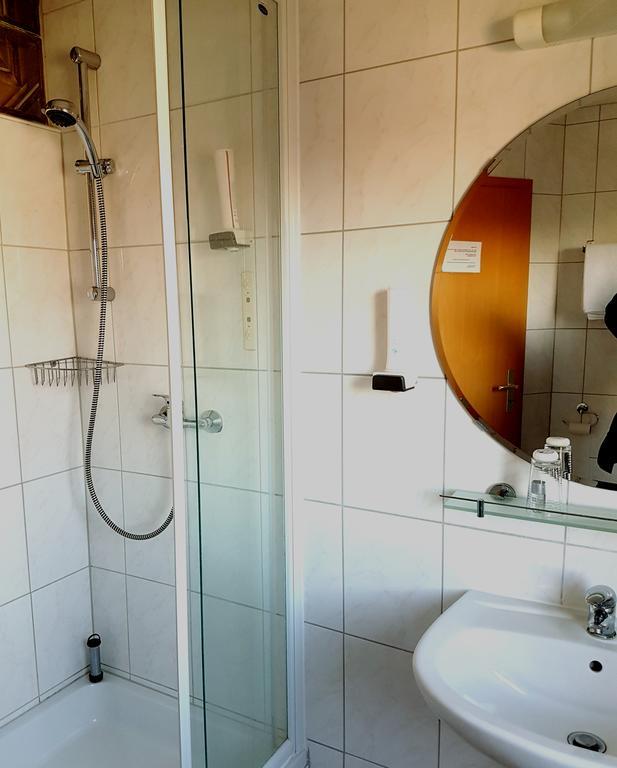Legend Hotel Biebesheim am Rhein Bagian luar foto