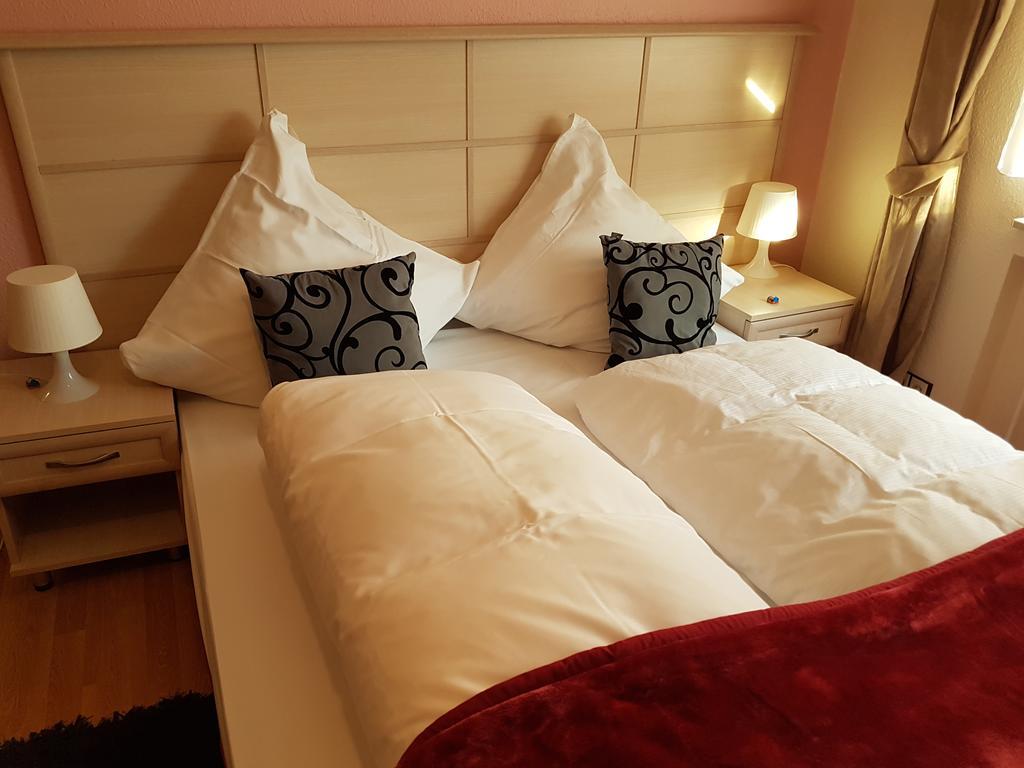 Legend Hotel Biebesheim am Rhein Bagian luar foto